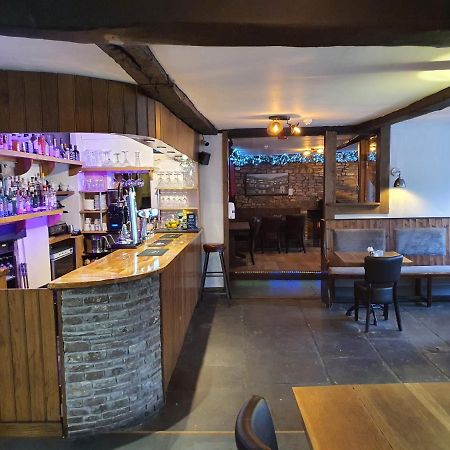 Dragon Inn Crickhowell Exterior foto