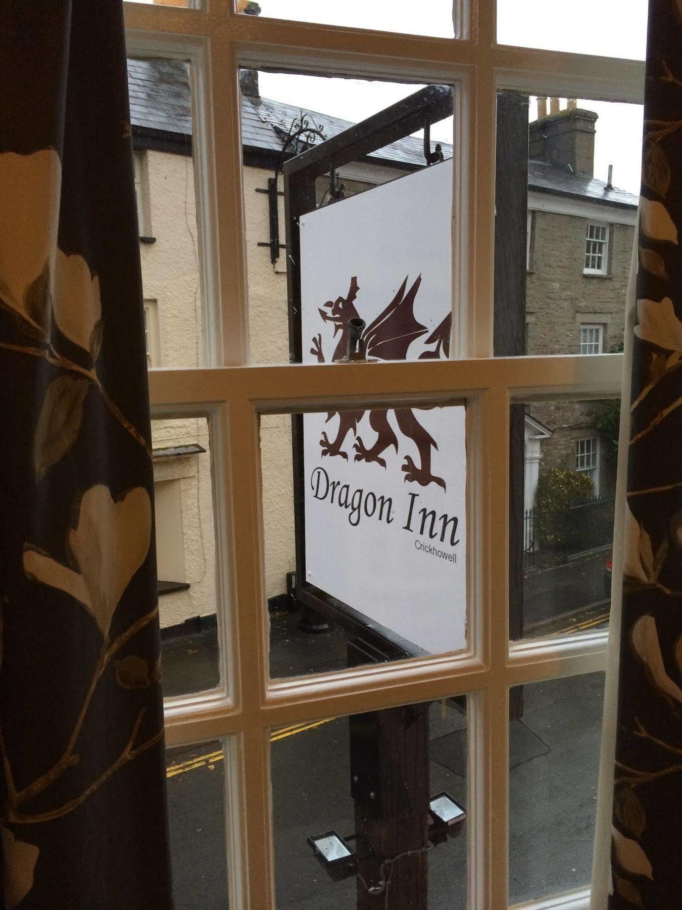 Dragon Inn Crickhowell Exterior foto