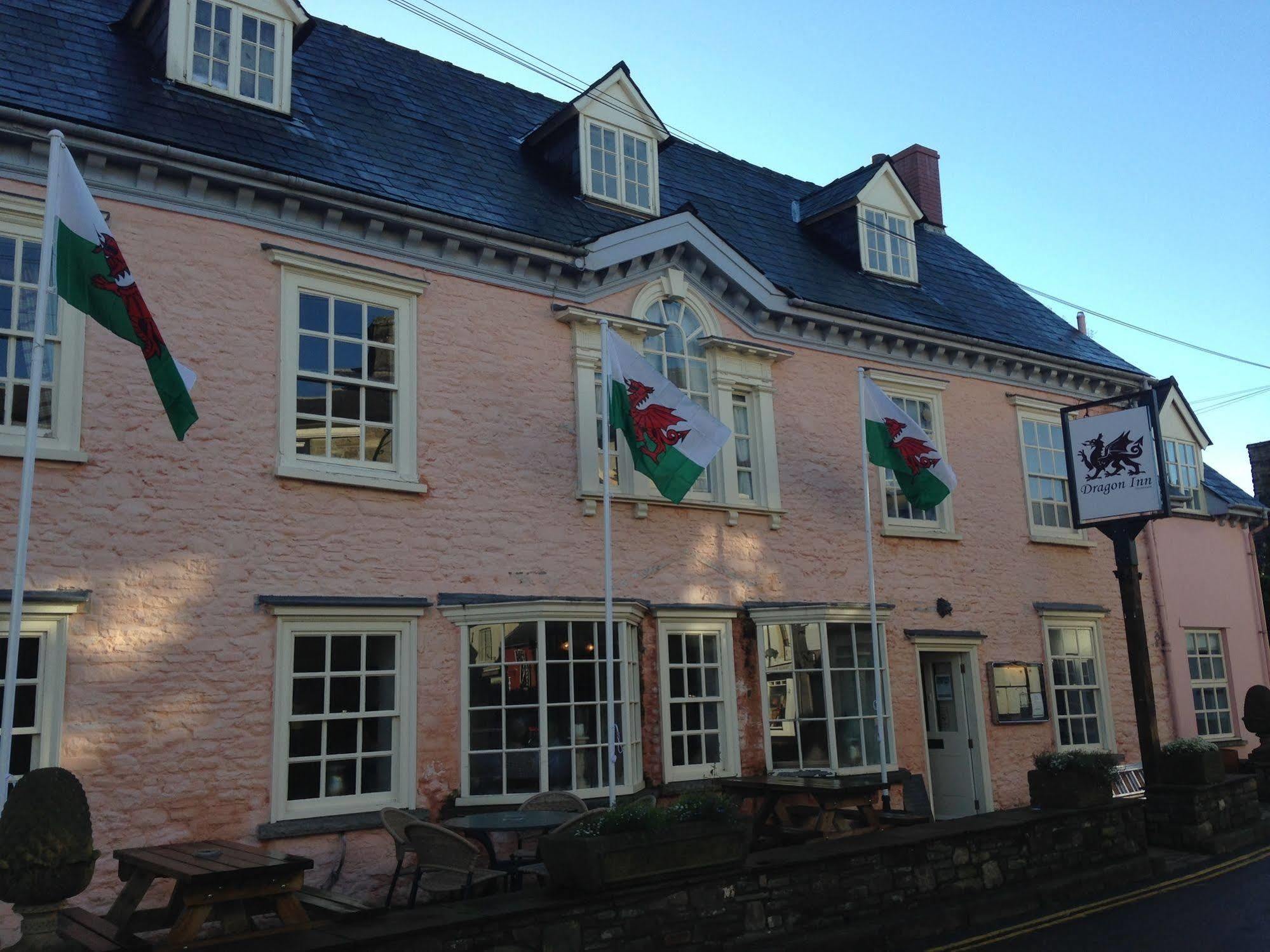 Dragon Inn Crickhowell Exterior foto