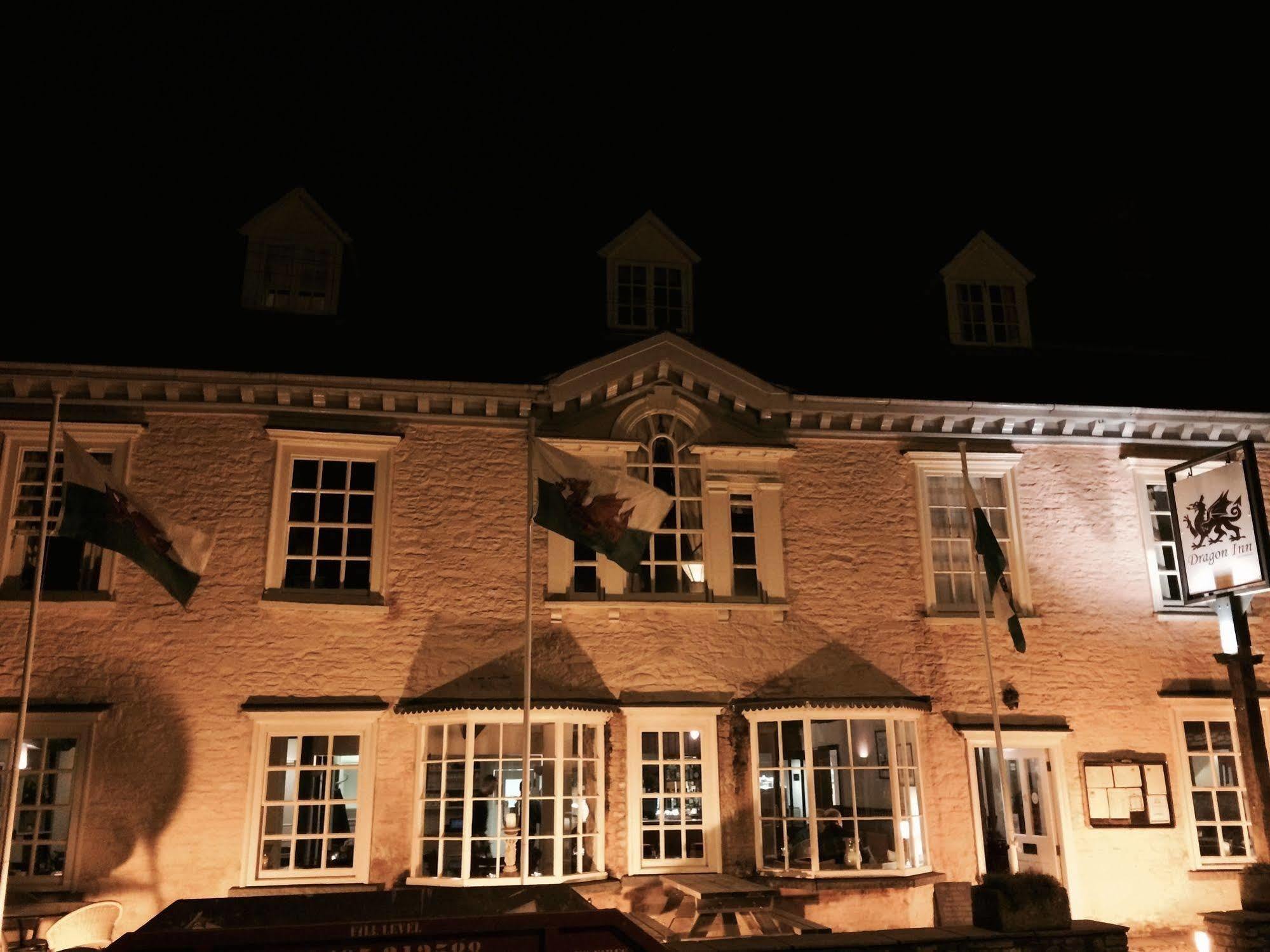 Dragon Inn Crickhowell Exterior foto